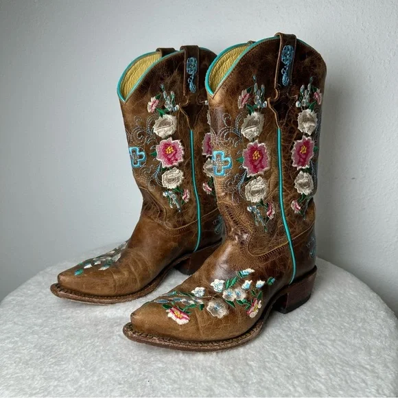 MACIE BEAN WOMEN'S ROSE GARDEN WESTERN BOOTS -
SNIP TOE - Picture 3 of 15